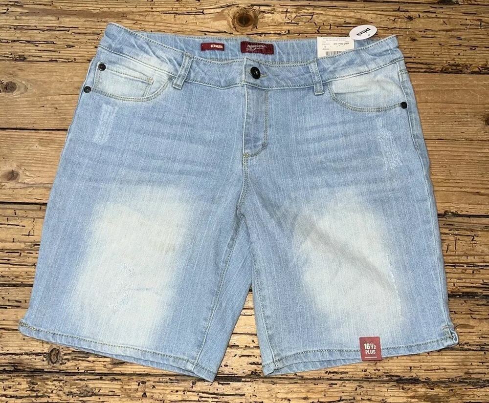 Arizona Jeans Women’s Plus Size 16 1/2 Bermuda Light Blue Denim Wash Shorts NWT